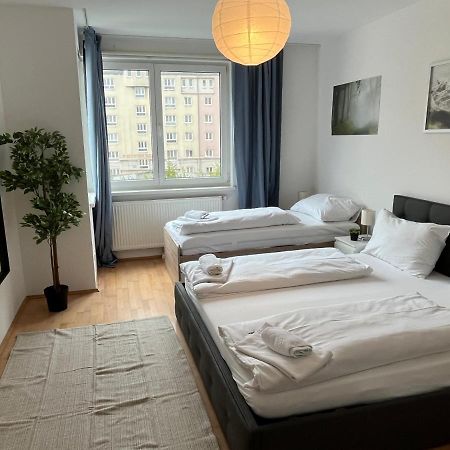 Cool Schonbrunn Apt 2Br Apartment Виена Екстериор снимка